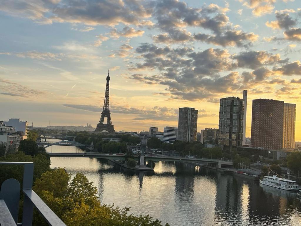 Appartement Vue Tour Eiffel Paris 16 Eme Zewnętrze zdjęcie