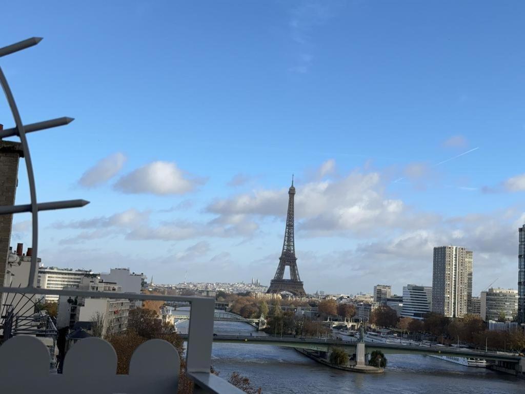 Appartement Vue Tour Eiffel Paris 16 Eme Zewnętrze zdjęcie