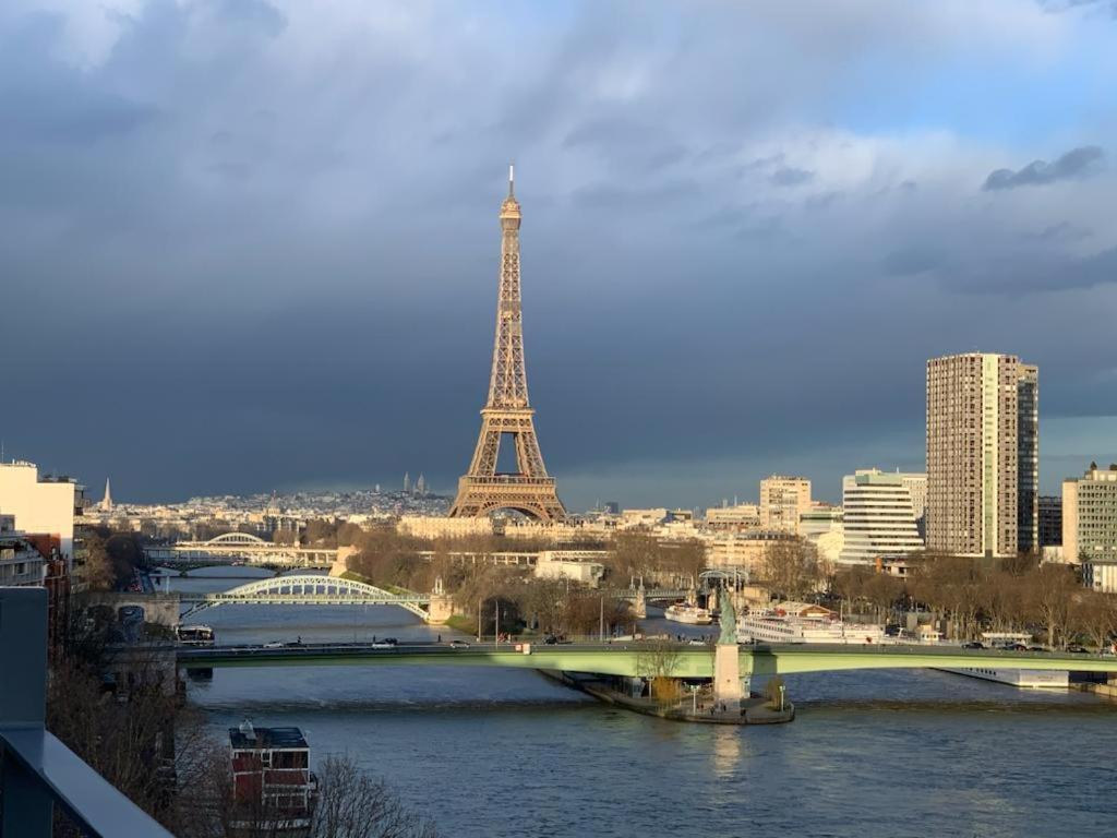 Appartement Vue Tour Eiffel Paris 16 Eme Zewnętrze zdjęcie