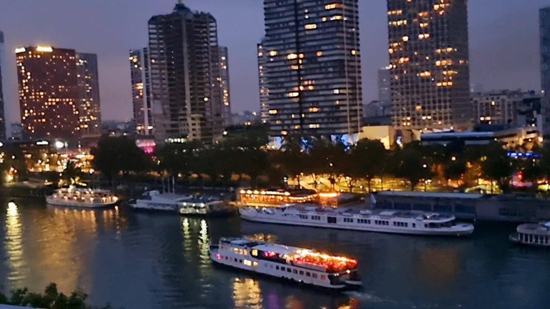 Appartement Vue Tour Eiffel Paris 16 Eme Zewnętrze zdjęcie